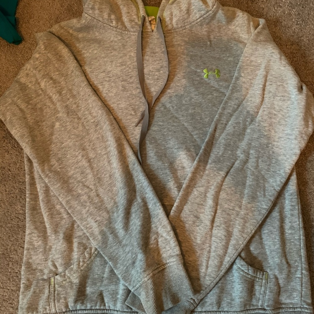 Great under armour sweatshirt